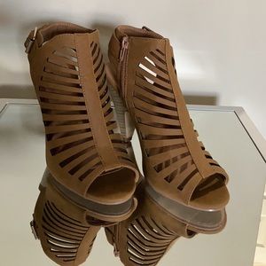 Heat in D 3 inch Heel